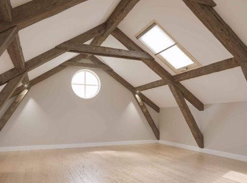 Entre solive plâtre pour restaurer un plafond traditionnel à Écommoy