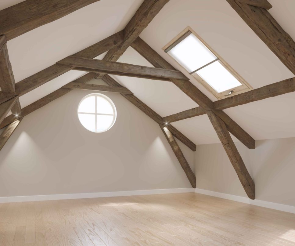 Entre solive plâtre pour restaurer un plafond traditionnel à Écommoy
